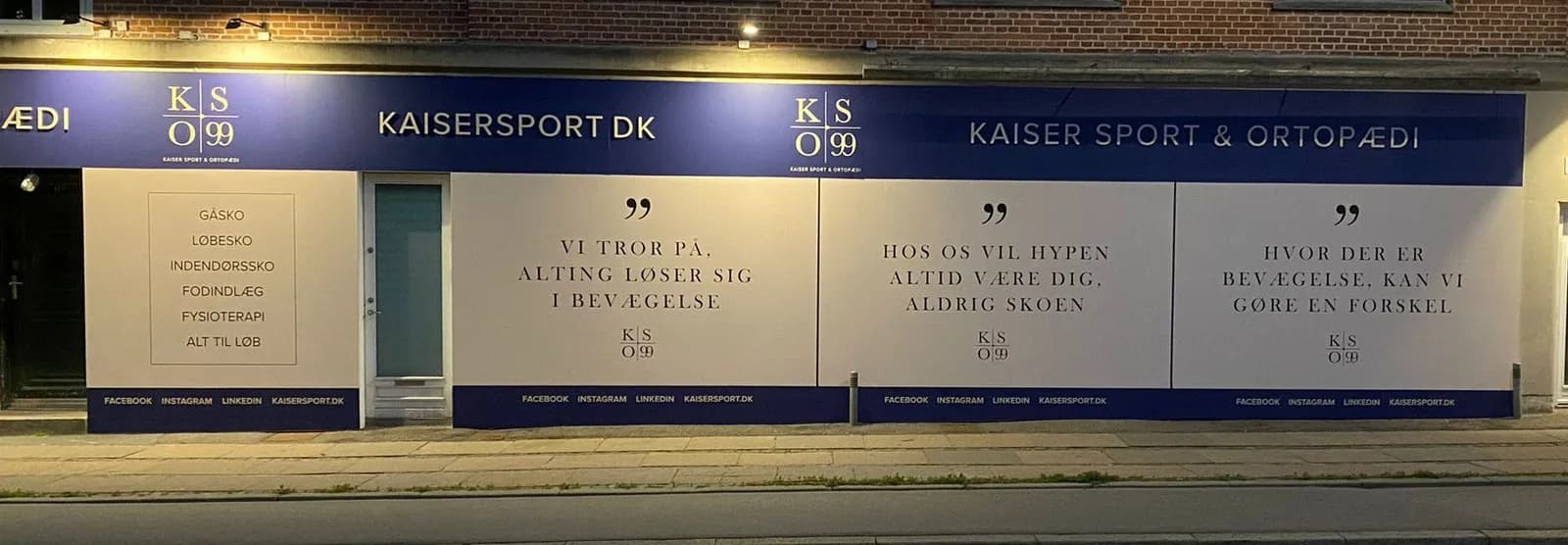 Indvendig lysvæg med lysbokse hos Kaiser Sport & Ortopædi